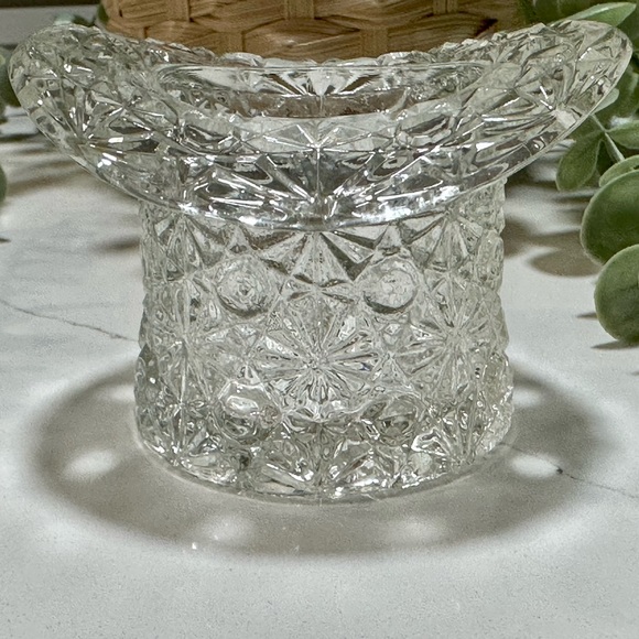 NICE CLEAR GLASS FANCY HAT TOOTHPICK HOLDER Fenton Daisy & Button Vintage Holder
